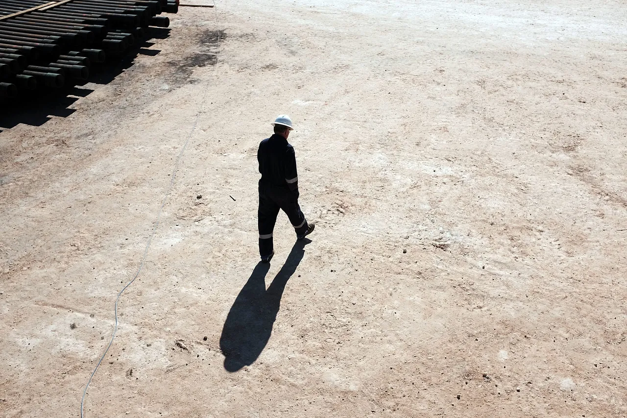 A worker with Apache Corp. is viewed at the Patterson 298 natural gas fueled drilling rig on land in the Permian Basin on February 5, 2015 in Mentone, Texas. (Photo by Spencer Platt/Getty Images)