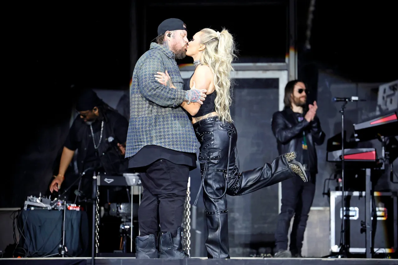 INDIO, CALIFORNIA - APRIL 26: (FOR EDITORIAL USE ONLY) (L-R) Jelly Roll and Bunnie Xo are seen onstage at the T-Mobile Mane Stage during the 2025 Stagecoach Festival on April 26, 2025 in Indio, California. (Photo by Frazer Harrison/Getty Images for Stagecoach)