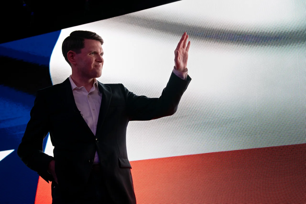 Democratic Senate Candidate James Talarico waves to people during a meet-and-greet