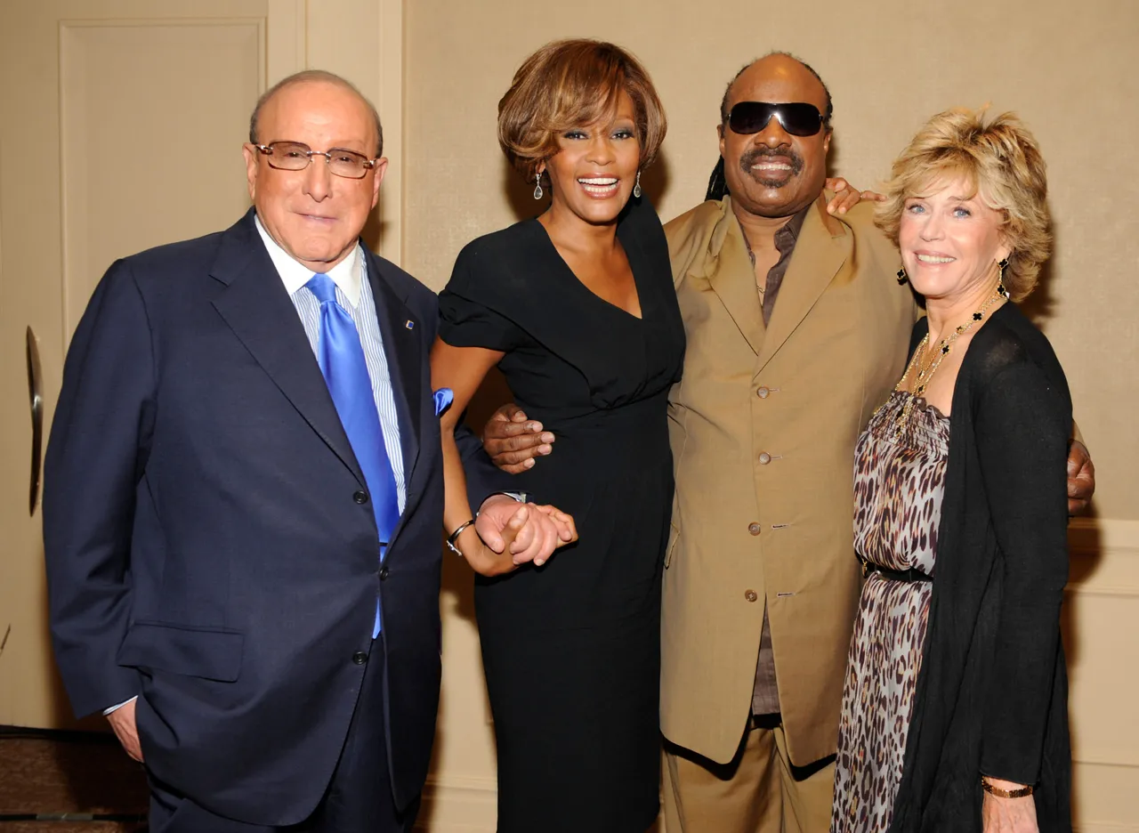BEVERLY HILLS - JULY 23: (L-R) Chief Creative Officer, Sony Music Worldwide, Clive Davis, singers Whitney Houston and Stevie Wonder and actress Jane Fonda during the Whitney Houston 
