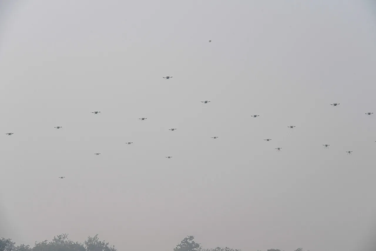 Members of offensive swarm drone system fly drones to demonstrate skills during a ceremony to celebrate India's 73rd Army Day in New Delhi on January 15, 2021. (Photo by PRAKASH SINGH/AFP via Getty Images)