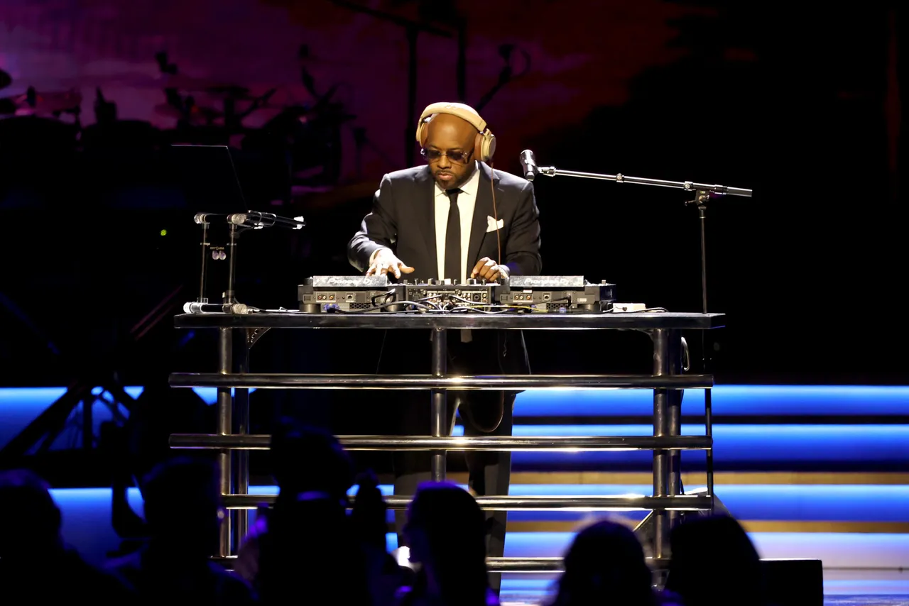 LOS ANGELES, CALIFORNIA - JANUARY 30: Jermaine Dupri (C) performs onstage during 2026 MusiCares Person of the Year Honoring Mariah Carey on January 30, 2026 in Los Angeles, California. (Photo by Matt Winkelmeyer/Getty Images for The Recording Academy)