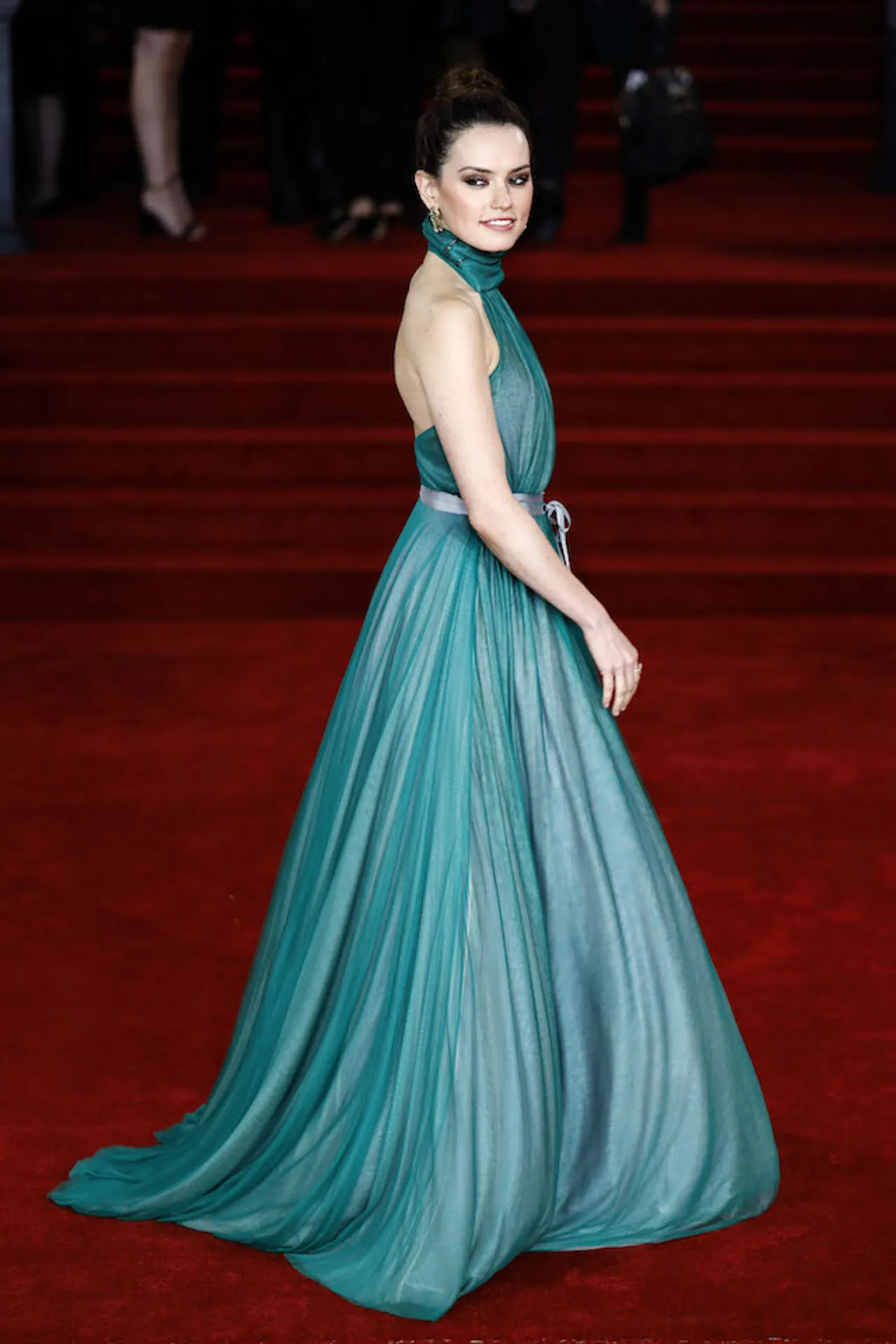 daisy ridley green dress vogue Queen Daisy Ridley in green dress #DaisyRidley
