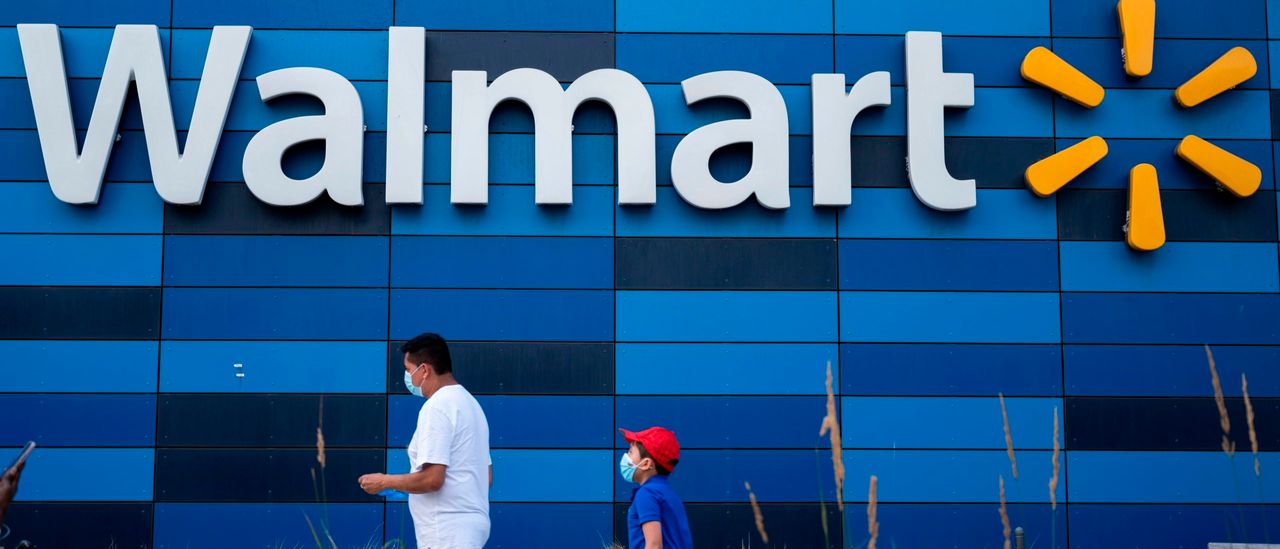 Inflation, Gas Prices Make Even Walmart Too Expensive As Foot Traffic Nosedives