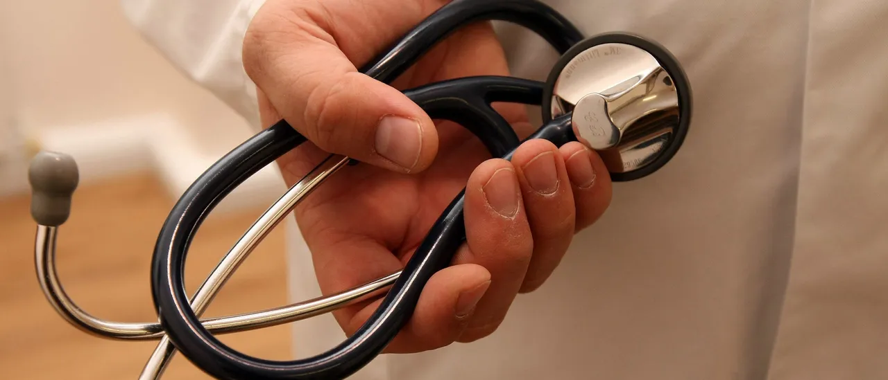 Banning 'Anti-Competitive' Hospital Contracts May Lower Healthcare Costs Across US, New Report Says
