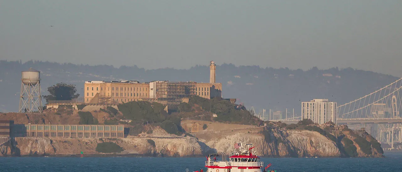 1 Dead, 3 Missing After Pontoon-Style Boat Sinks Near Alcatraz Island