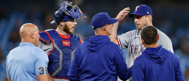 Astros players tried toasted grasshoppers while visiting the Mariners 