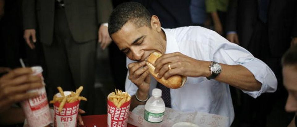 Obama eating hot dog. (Getty Images: Charles Ommanney)