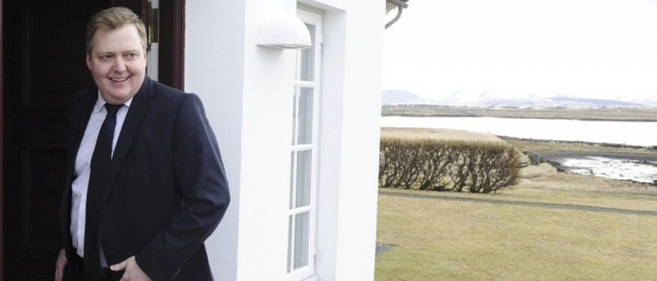 Iceland's Prime Minister Gunnlaugsson arrives at Iceland president's residence in Reykjavik