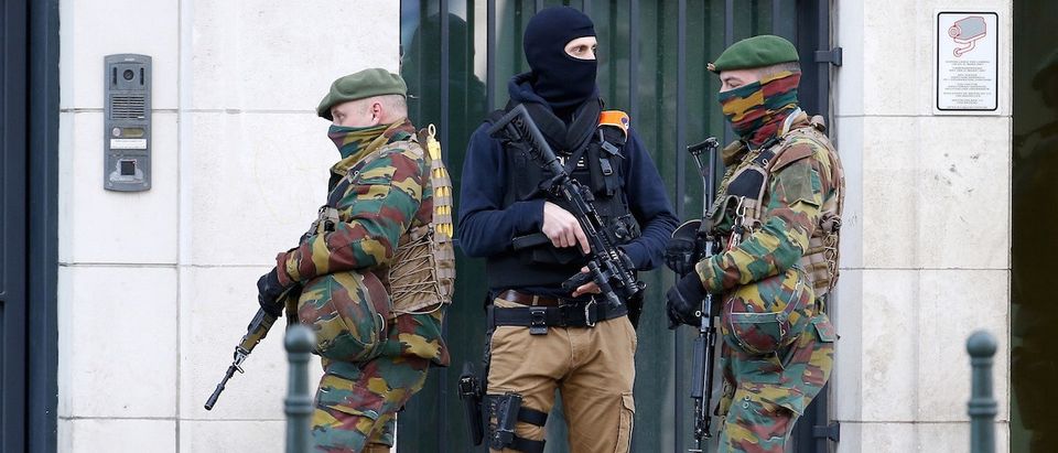 Belgian soldiers and special forces police keep guard outside a courthouse as Paris attacks suspect Salah Abdelslam remains in police custody, in Brussels, Belgium, April 7, 2016. REUTERS/Yves Herman
