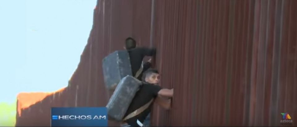 Mexican drug smugglers climb border fence - March 29