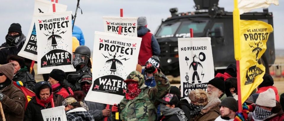 Dakota Access Pipeline protesters square off against police near the Standing Rock Reservation and the pipeline route outside the little town of Saint Anthony, North Dakota, U.S., October 5, 2016. REUTERS/Terray Sylvester