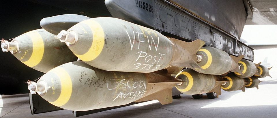 A close-up view of M-117 750-pound bombs loaded onto the pylon of a B-52G Stratofortress aircraft prior to a bombing mission against Iraqi forces during Operation Desert Storm. (USAF Flickr)