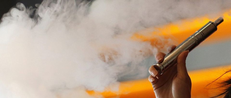 Enthusiast Brandy Tseu uses an electronic cigarette at The Vapor Spot vapor bar in Los Angeles, California March 4, 2014 REUTERS/Mario Anzuoni/File Photo