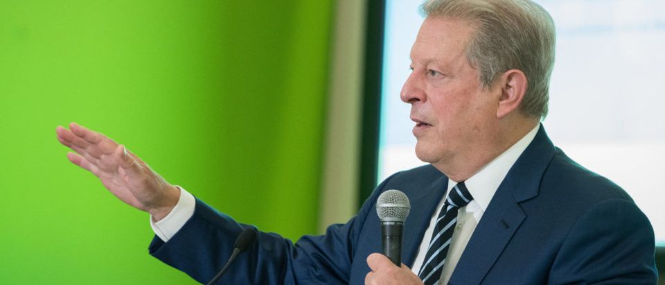 LE BOURGET near PARIS, FRANCE - DECEMBER 7, 2015 : American politician and environmentalist Al Gore at the Paris COP21, United nations conference on climate change. (Shutterstock/Frederic Legrand - COMEO )