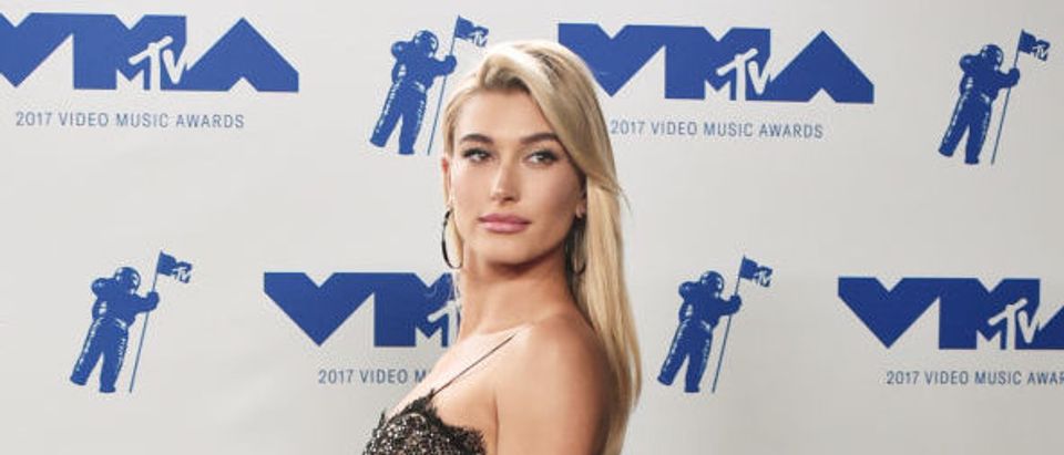 Hailey Baldwin poses in the press room during the 2017 MTV Video Music Awards at The Forum on August 27, 2017 in Inglewood, California. (Photo by Alberto E. Rodriguez/Getty Images)
