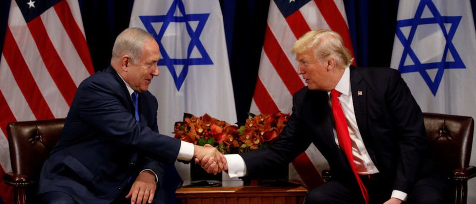 U.S. President Donald Trump meets with Israeli Prime Minister Benjamin Netanyahu in New York, U.S., September 18, 2017. REUTERS/Kevin Lamarque TPX IMAGES OF THE DAY - RC196274E800