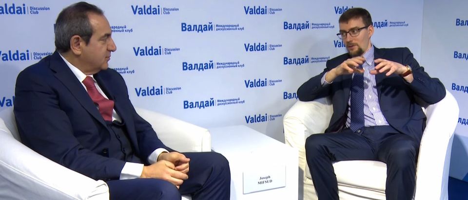 Joseph Mifsud (L) and Ivan Timofeev (R) are pictured at a Valdai Discussion Club event, May 2016. (Photo: Screenshot/Valdai Club/YouTube)