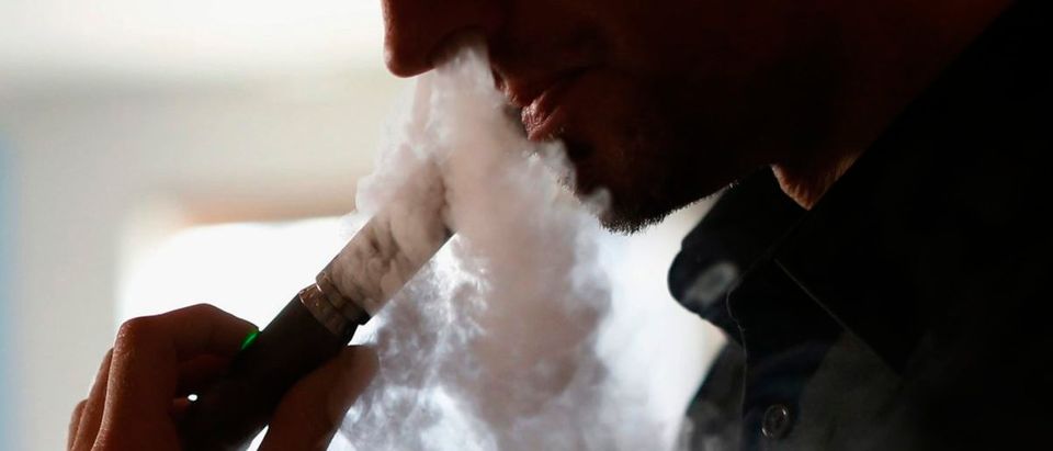 Enthusiast Damien Hoops uses an electronic cigarette at The Vapor Spot vapor bar in Los Angeles, California March 4, 2014. REUTERS/Mario Anzuoni/File Photo