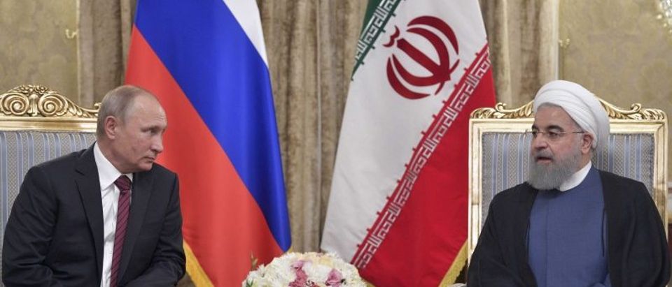 Russian President Vladimir Putin (L) meets with his Iranian counterpart Hassan Rouhani in Tehran, Iran November 1, 2017. Sputnik/Alexei Druzhinin/Kremlin via REUTERS
