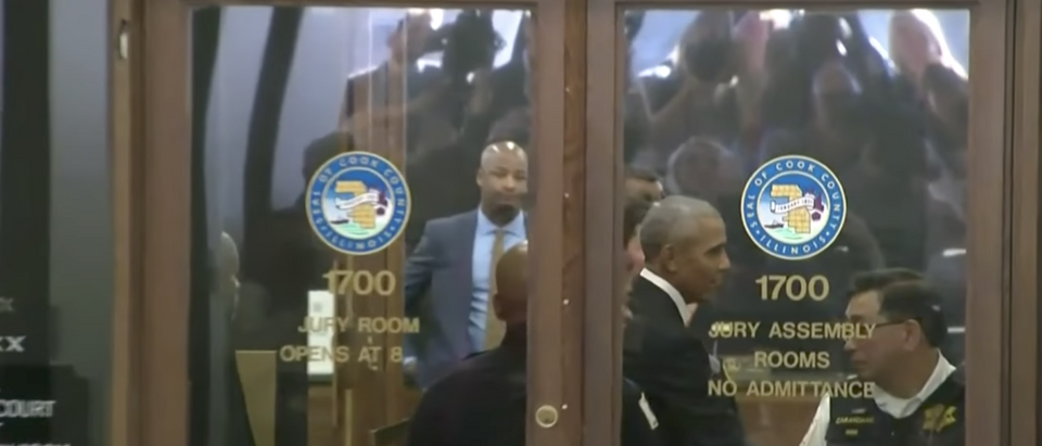 Barack Obama reports for jury duty in Chicago, Ill. (Screenshot/CBS Chicago)
