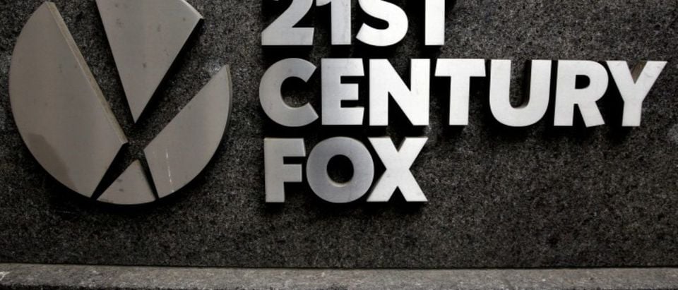 FILE PHOTO: The 21st Century Fox logo is seen outside the News Corporation headquarters in Manhattan, New York, U.S. on April 29, 2016. REUTERS/Brendan McDermid | Lachlan Murdoch To Lead New Fox
