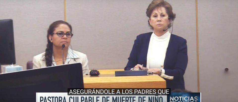 Aracely Meza is seated) in court. (Photo: Youtube screenshot/ Noticias Telemundo)