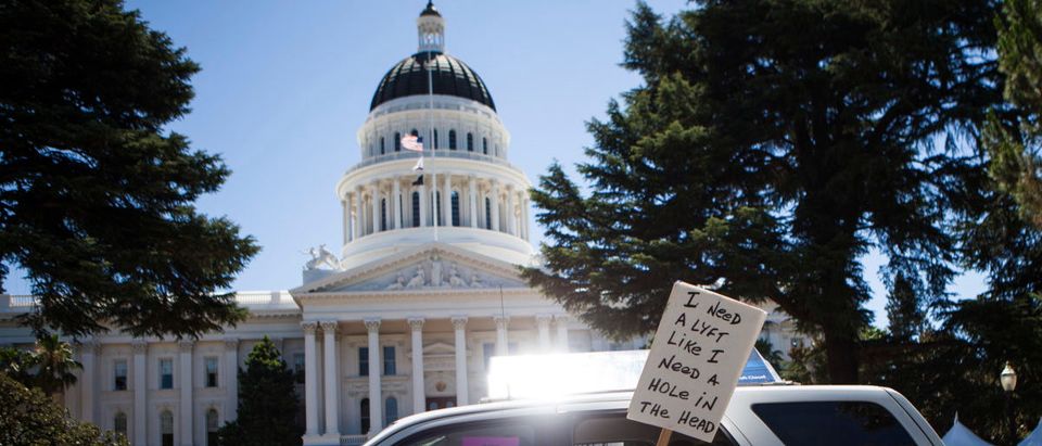 Taxi drivers protest against transportation network companies such as Uber and Lyft along with Assembly Bill 2293 at the State Capitol in Sacramento, California, June 25, 2014. REUTERS/Max Whittaker