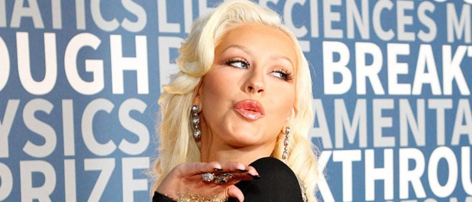 Christina Aguilera Hot Photos, Sexy Near-Nude Pics 