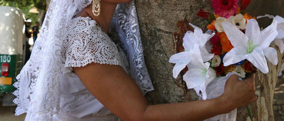 MEXICO-ENVIRONMENT-TREE-MARRIAGE