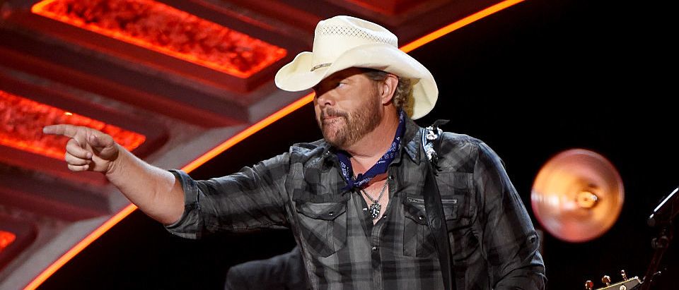 Toby Keith performs in Nashville amid stomach cancer battle