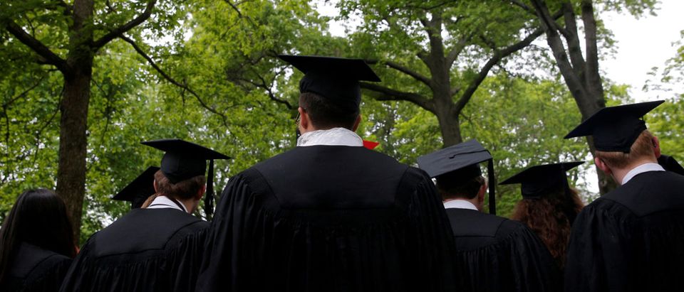 FILE PHOTO - Graduating students line up for the 366th Commencement Exercises at Harvard University in Cambridge, Massachusetts, U.S., May 25, 2017. REUTERS/Brian Snyder | Hippie Students Give Up Hunger Strike
