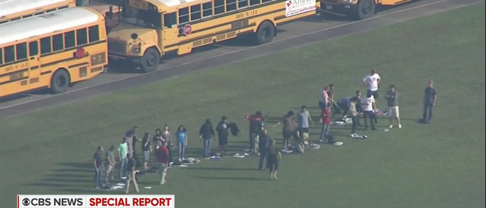 Students Gather Outside After TX School Shooting (CBS: May 18, 2018)