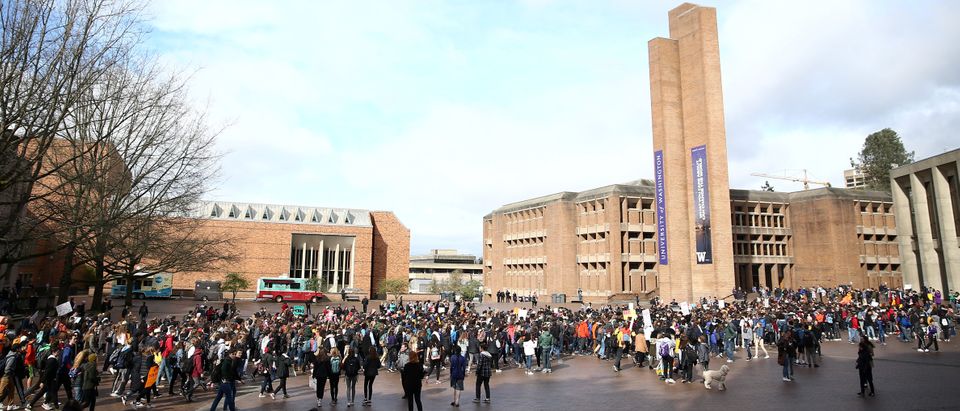 Students gather at a Washington campus (Reuters, 06/20/18)