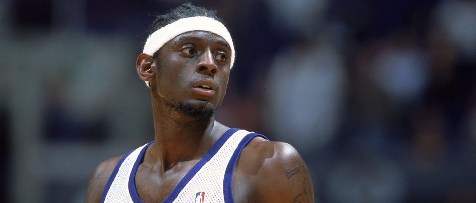 2 Nov 2000: A closeup of Darius Miles #21 of the Los Angeles Clippers looking on during the game against the Vancouver Grizzlies at the Staples Center in Los Angeles, California. The Grizzlies defeated the Clippers 99-91. (Credit: Stephen Dunn /Allsport/ Getty Images)