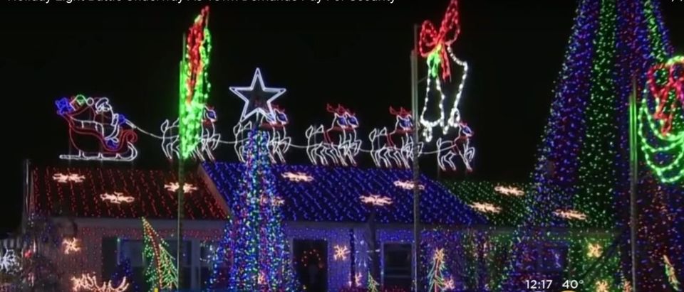 The Apruzzi family's annual Christmas lights display (YouTube Screenshot/