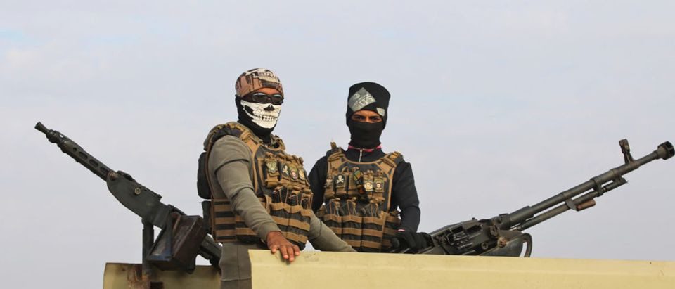 An Iraqi paramilitary unit from the Hashed al-Shaabi stands guard near the Iraqi city of Qaim at the Iraqi-Syrian border on November 11, 2018. - Iraqi troops reinforced their positions along the porous frontier with neighbouring war-torn Syria, fearing a spillover from clashes there between Islamic State group and US-backed forces. (Photo by AHMAD AL-RUBAYE / AFP) (Photo credit should read AHMAD AL-RUBAYE/AFP/Getty Images)