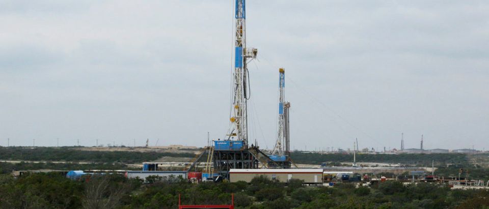 Rigs contracted by Apache Corp drill for crude oil locked tight in shale in west Texas Permian Basin near the town of Mertzon, Texas October 29, 2013. REUTERS/Terry Wade