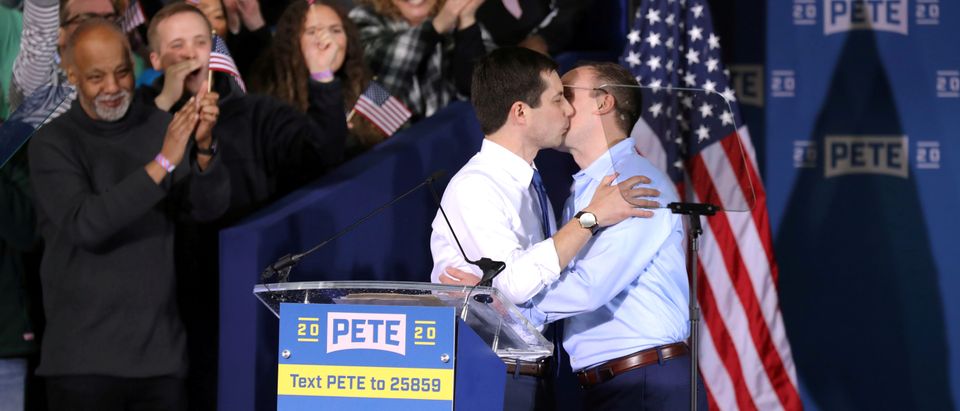 South Bend's Mayor Pete Buttigieg and his husband Chasten Buttigieg kiss as they attend a rally to announce Pete Buttigieg's 2020 Democratic presidential candidacy in South Bend, Indiana, U.S., April 14, 2019. REUTERS/John Gress