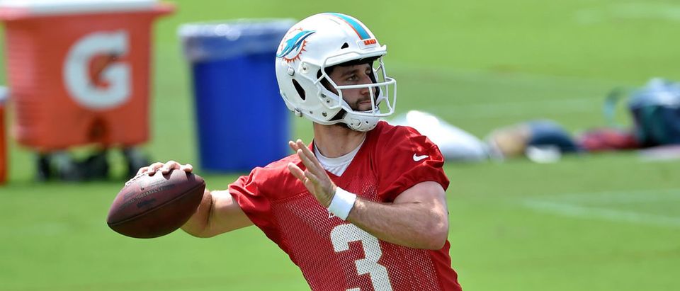 Miami Dolphins' Flores: Rosen needs to improve 'body language