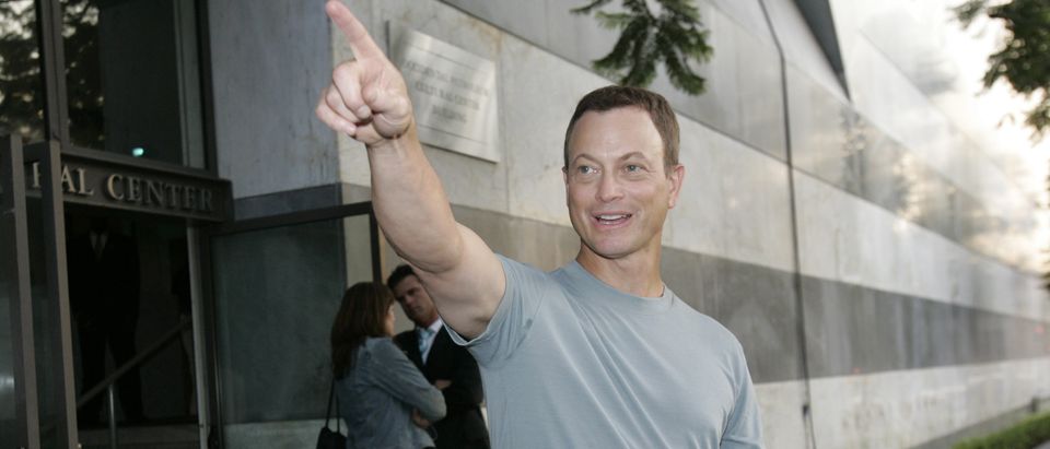 Actor Gary Sinise gestures as he arrives at the CBS summer 2005 press tour party at the Hammer museum, Los Angeles, July 19, 2005. REUTERS/Mario Anzuoni