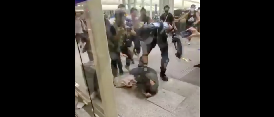 Hong Kong: Police Attacked With His Own Baton After Pushing Woman To The Ground/ Mike Bird/ Twitter