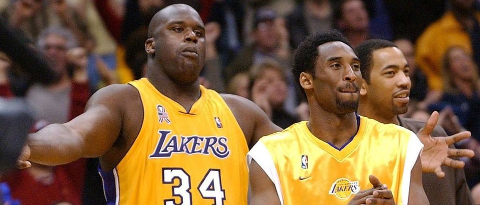 Los Angeles Lakers' Shaquille O'Neal (L) and Kobe