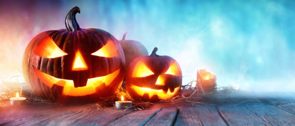 Halloween Spending (Credit: Shutterstock/romrf)