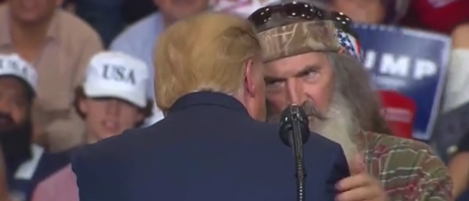 Phil Robertson takes stage at Trump rally (Fox News screengrab)