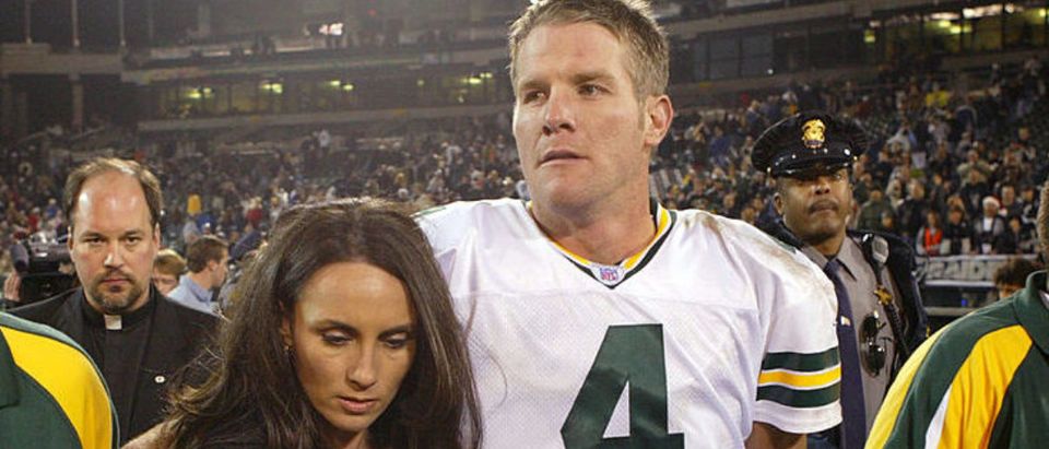 Brett Favre lost his father, Irvin Favre, to a tragic stroke on December  21st, 2003. The following day, Favre led the #Packers to a…