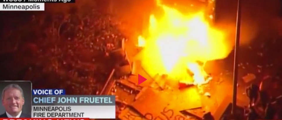 Cnn S Don Lemon Informs Minneapolis Fire Chief That 3rd Police