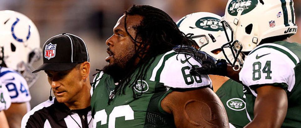 EAST RUTHERFORD, NJ - AUGUST 07: Guard Willie Colon #66 of the New York Jets reacts after losing his helmet against the Indianapolis Colts during a preseason game at MetLife Stadium on August 7, 2014 in East Rutherford, New Jersey. (Photo by Elsa/Getty Images)