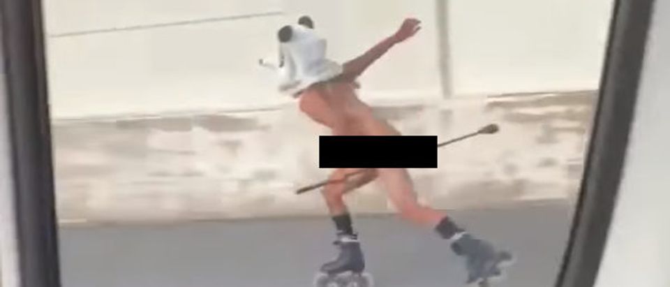 Man caught on video rollerblading naked on Ohio highway 