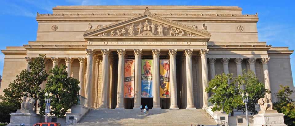 National Archives Apologizes For Kicking Out Visitors With Pro Life 